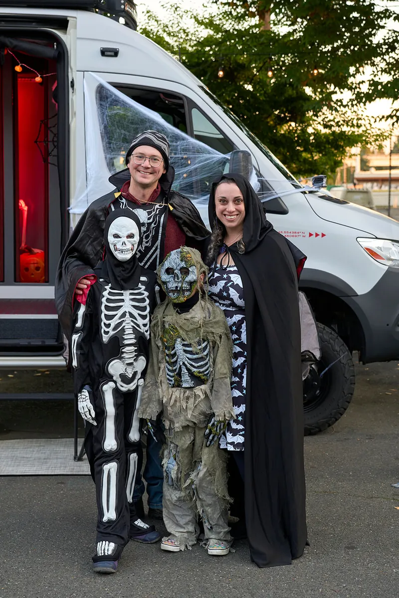 OutsideVan_Vanoween_Image2