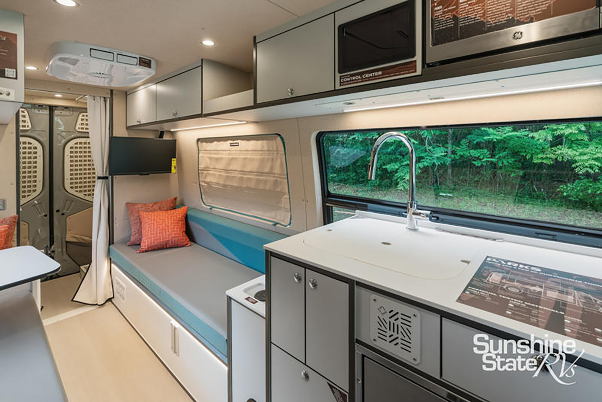 OutsideVan_Drift_SunshineStateRV_Interior_overview_SSRV