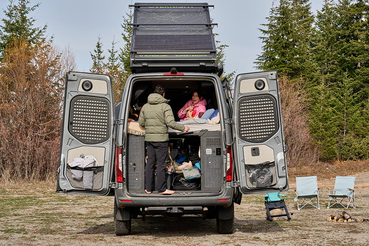 Overnight_Family_OutsideVan_Garage_DSC9943_Web Outside Van Overnight Family Day