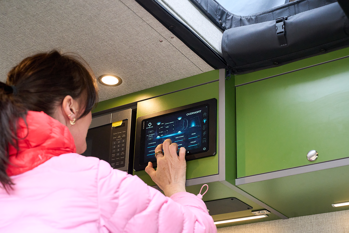 Overnight_Family_OutsideVan_Garmin_DSC9650_WEB Outside Van Overnight Garmin Control Panel