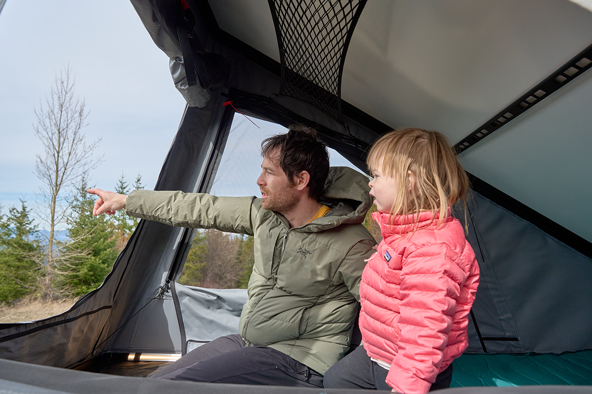 Overnight_Family_OutsideVan_SuperPacificPopTop_DSC9962_Web Outside Van Overnight Super Pacific Cloud Cap Pop-Top