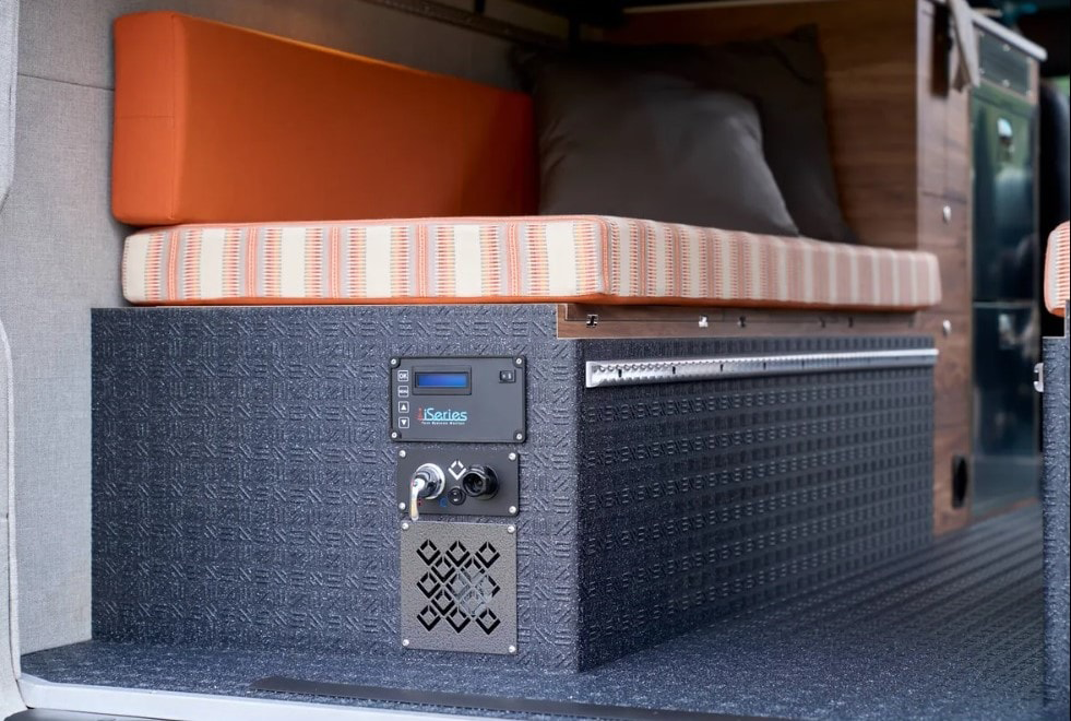 autoevolution-31flavors-this-ready-built-outside-van-camper-van-blends-rugged-off-road-capability-with-a-versatile-layout_12 copy autoevolution 31 flavors feature bench